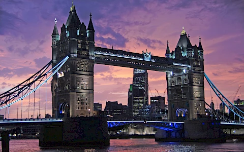 Tower Bridge in London bei Sonnenuntergang